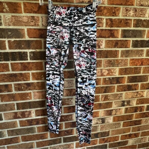 Lululemon  *  Wunder Under Tight 28" Leggings Culture Clash Multi EUC - Picture 2 of 15